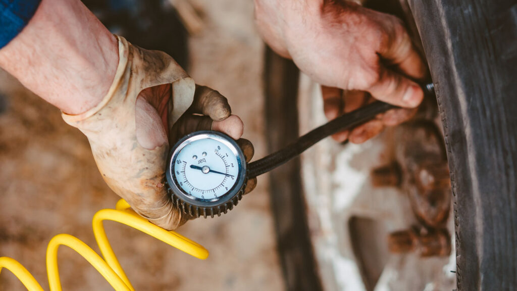 Conducir con baja presión en los neumáticos: consecuencias y riesgos que no deben subestimarse